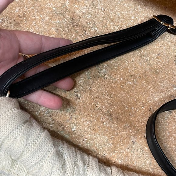 COOL VINTAGE ECRU CREAM CABLEKNIT SWEATER PURSE W/ ROLLED TOP BLACK STRAPS - Picture 6 of 9